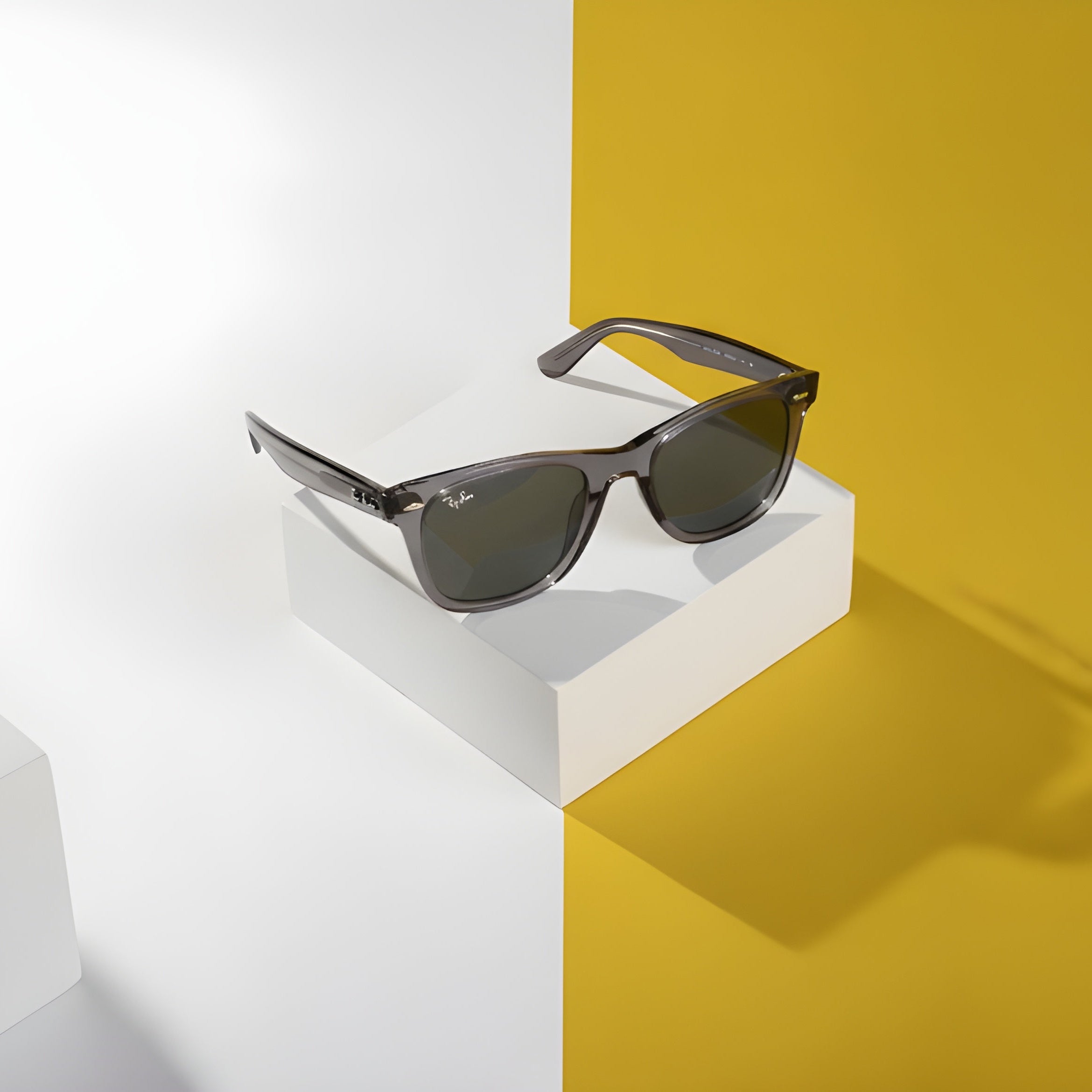 Unisex მზის სათვალე - Ray-Ban